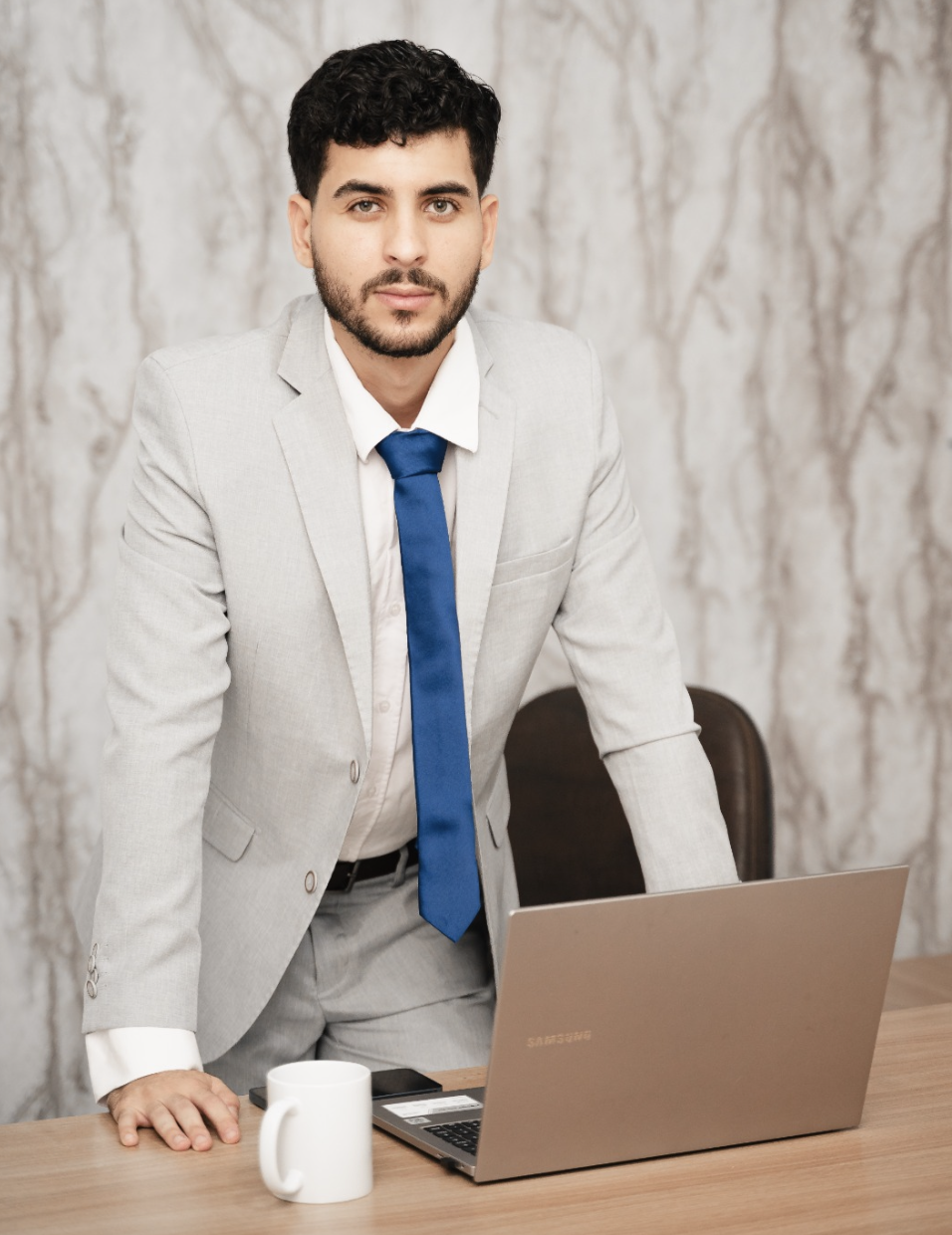 Emanuel Silvestre no escritório